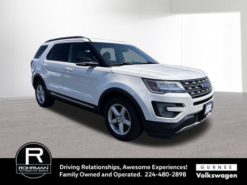 Used 2016 Ford Explorer XLT w/ Equipment Group 202A AWD/4WD image 2