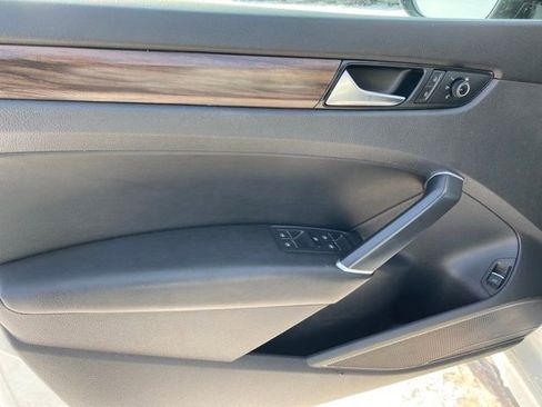 Used 2022 Volkswagen Passat 2.0T image 15