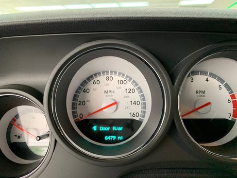 Used 2009 Dodge Challenger R/T RWD image 10