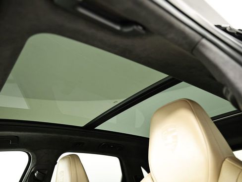 Certified 2022 Porsche Cayenne Turbo AWD/4WD image 24