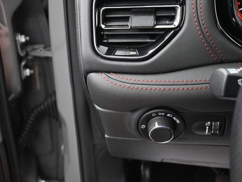 Used 2025 Dodge Durango GT AWD/4WD image 32