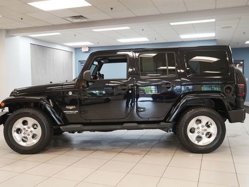 Used 2013 Jeep Wrangler Unlimited Sahara w/ Max Tow Pkg AWD/4WD image 2