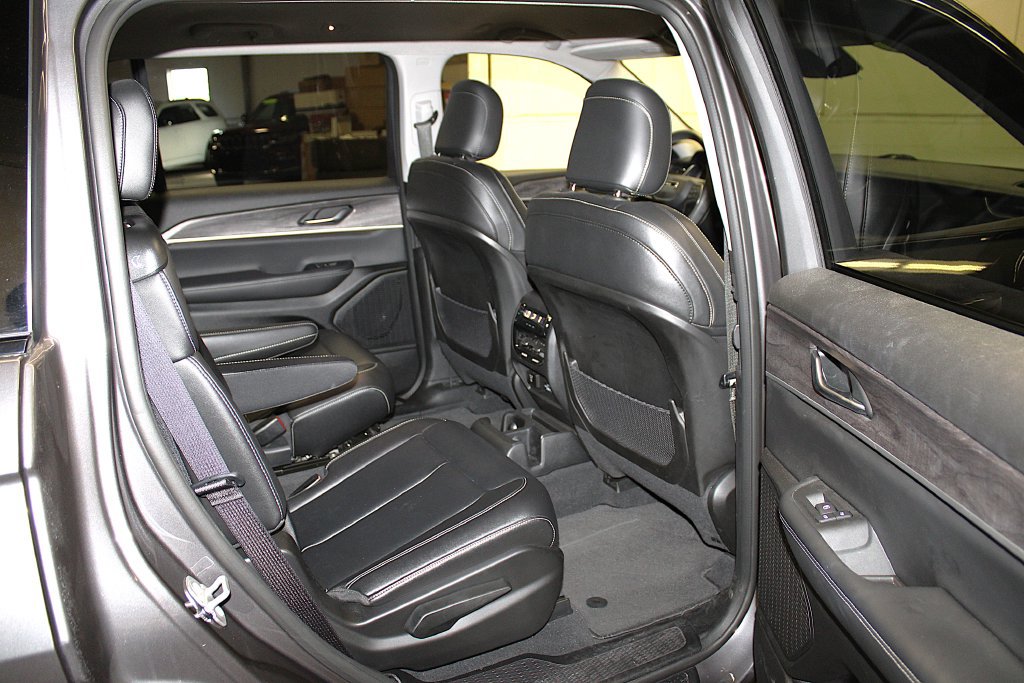 Certified 2023 Jeep Grand Cherokee L Limited AWD/4WD image 34