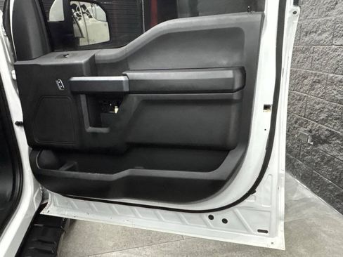 Used 2018 Ford F150 Lariat w/ Equipment Group 502A Luxury AWD/4WD image 32