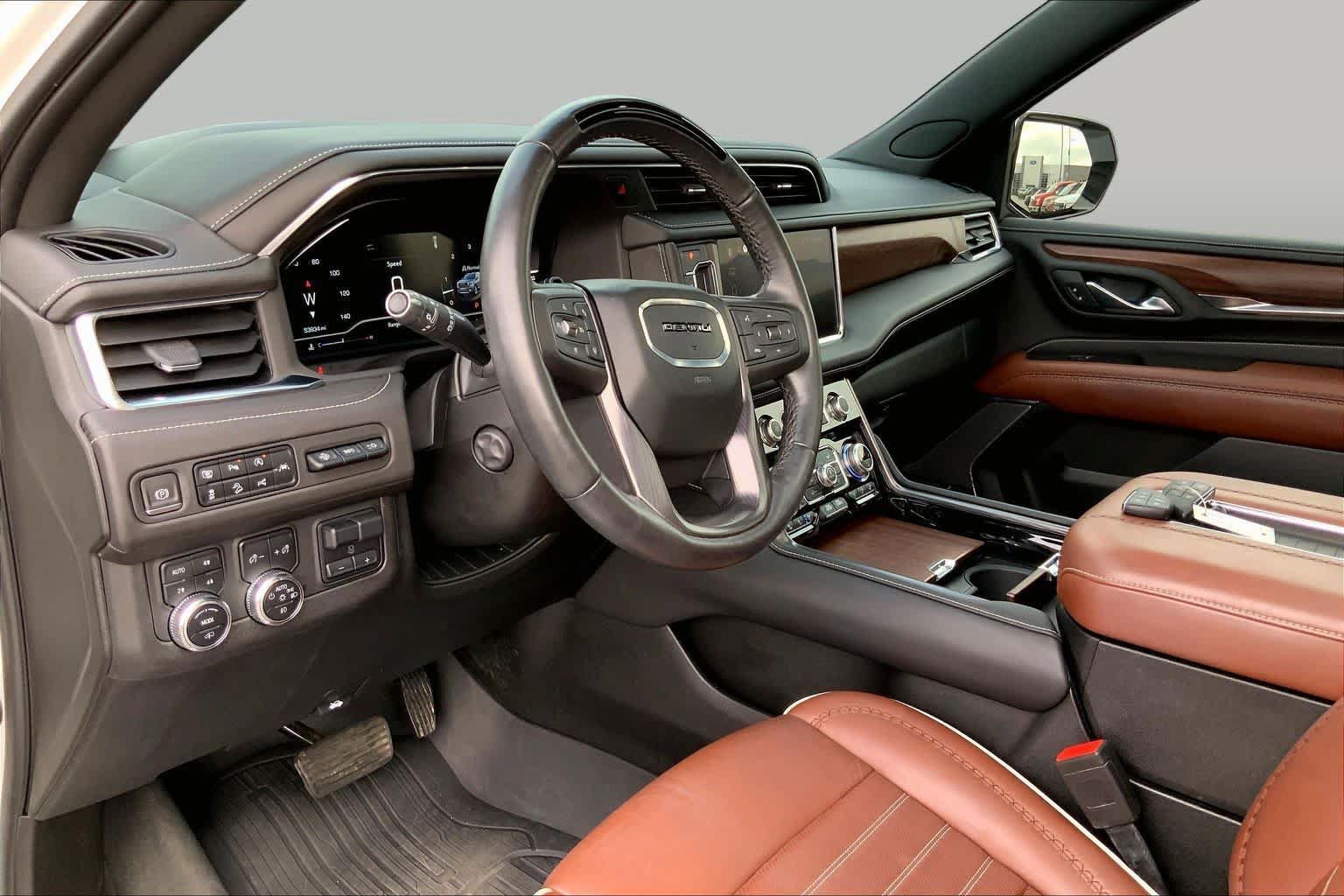 Used 2023 GMC Yukon Denali Ultimate AWD/4WD image 17