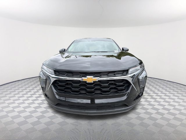 Used 2026 Chevrolet Trax LS w/ LS Convenience Package FWD image 2