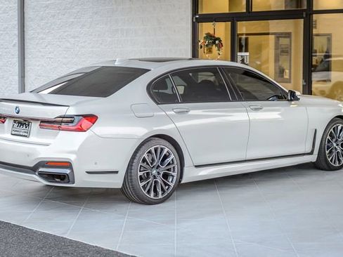 Used 2020 BMW 740i w/ M Sport Package image 9