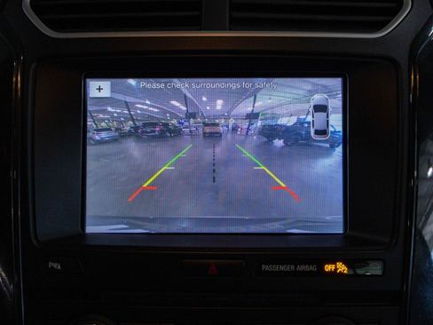 Used 2017 Ford Explorer XLT w/ Equipment Group 202A FWD image 6