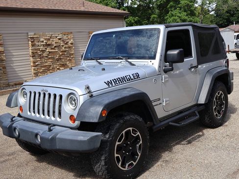 Used 2012 Jeep Wrangler Sport AWD/4WD image 4