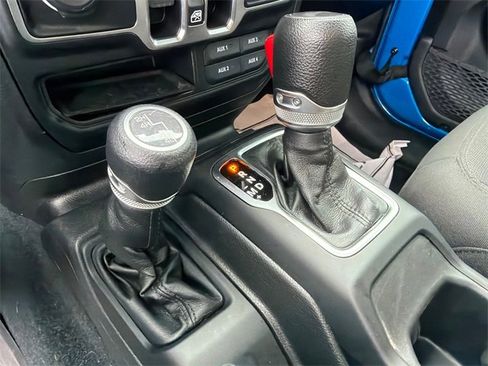 Used 2023 Jeep Wrangler Unlimited Sport image 31