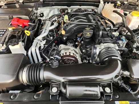 Used 2024 Jeep Gladiator Sport AWD/4WD image 32