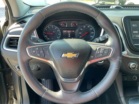 Used 2018 Chevrolet Equinox LT FWD image 16