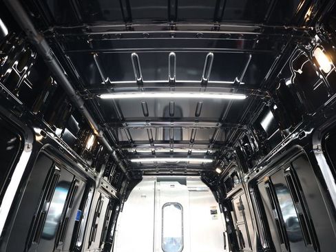 Used 2024 Mercedes-Benz Sprinter 2500 w/ Acoustic Package image 22