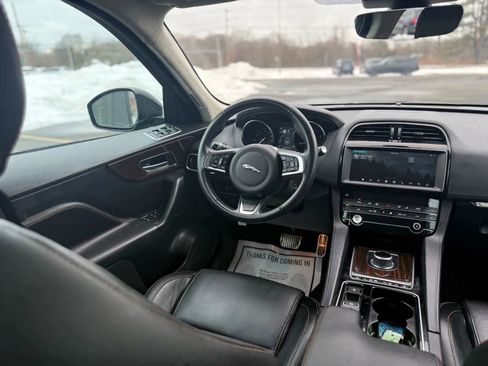 Used 2019 Jaguar F-PACE Prestige image 14