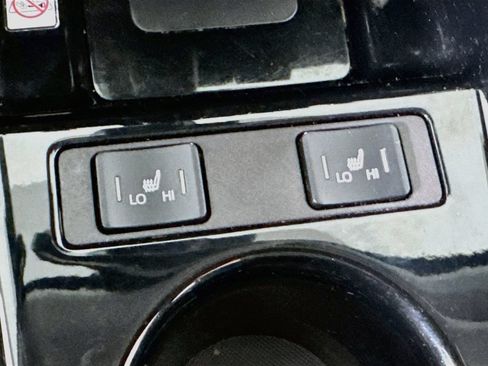 Used 2022 Toyota Prius XLE FWD image 16