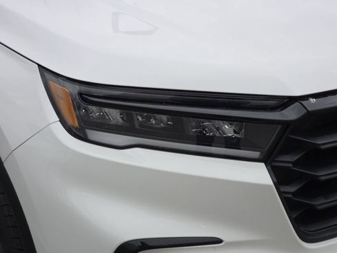 Certified 2024 Honda Pilot Sport image 11