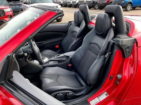 Used 2019 Nissan 370Z Touring Sport image 7