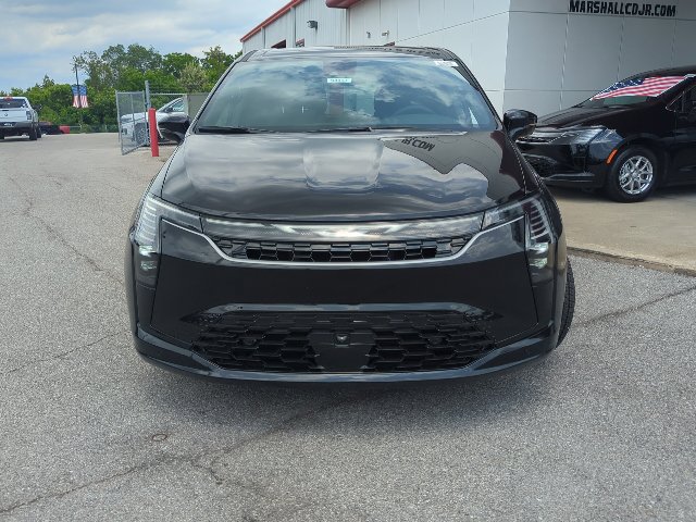 New 2027 Chrysler Pacifica Select FWD image 4
