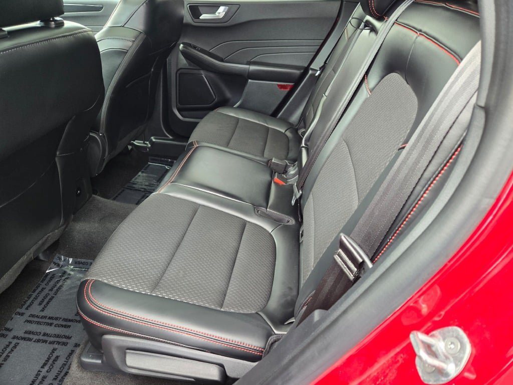 Certified 2025 Ford Escape ST-Line w/ Tech Pack #1 AWD/4WD image 17