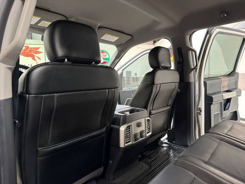 Used 2017 Ford F250 Lariat w/ Lariat Value Package AWD/4WD image 32
