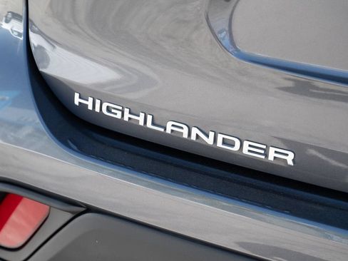 Used 2024 Toyota Highlander XLE AWD/4WD image 13