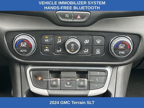 Used 2024 GMC Terrain SLT FWD image 4