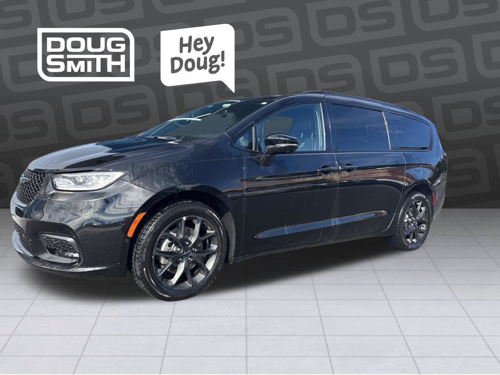 Used 2023 Chrysler Pacifica Limited w/ S Appearance Package AWD/4WD image 1