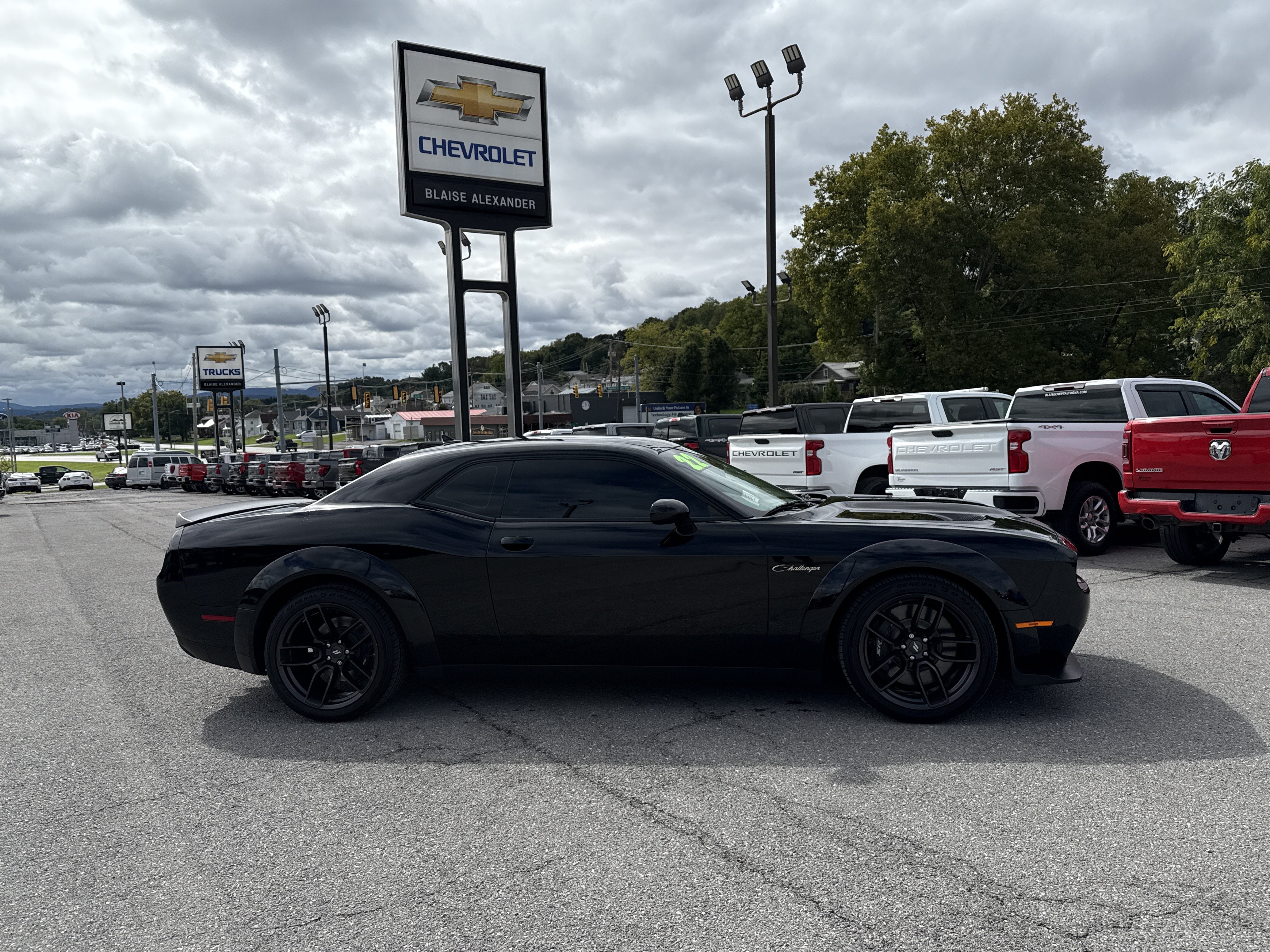 Used 2022 Dodge Challenger R/T Scat Pack RWD image 2