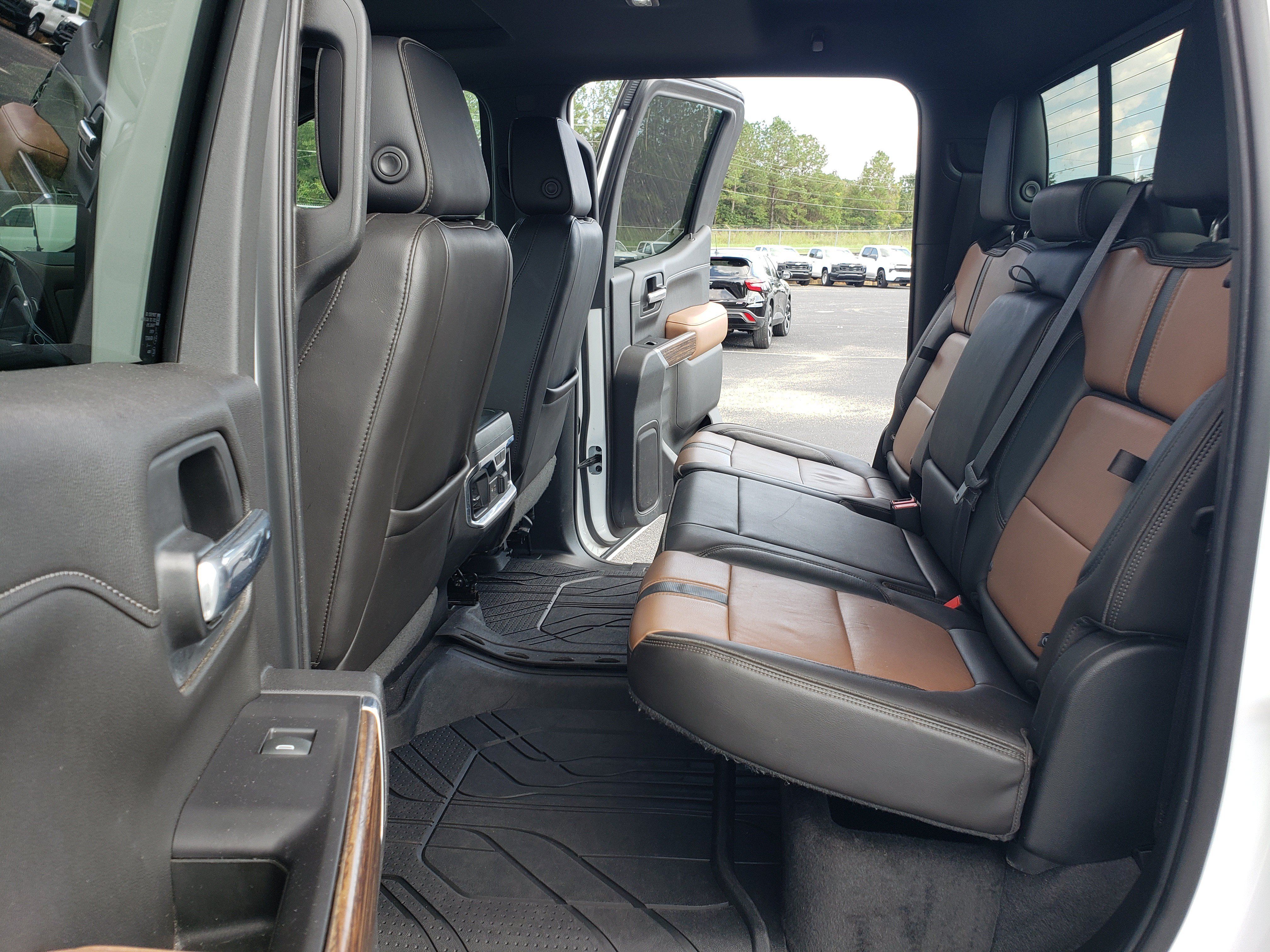 Used 2019 Chevrolet Silverado 1500 High Country w/ Technology Package AWD/4WD image 31