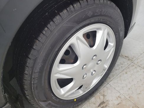 Used 2018 Nissan Kicks S image 31