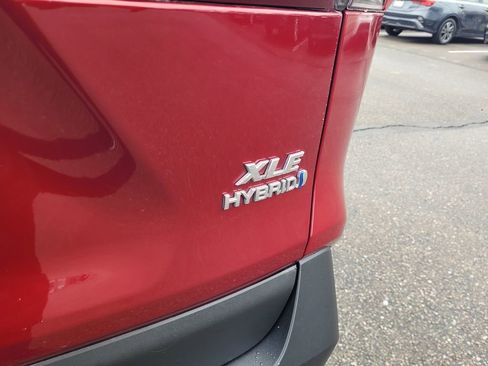 Used 2020 Toyota RAV4 XLE w/ Convenience Package image 7