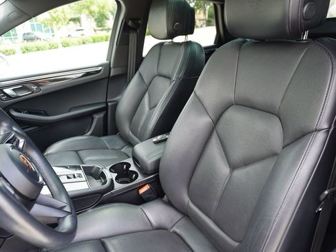 Used 2023 Porsche Macan AWD/4WD image 28