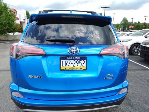 Used 2018 Toyota RAV4 XLE AWD/4WD image 8