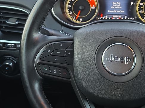 Used 2021 Jeep Cherokee Trailhawk AWD/4WD image 19