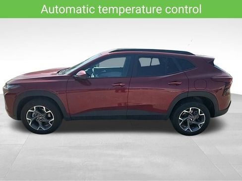 Used 2025 Chevrolet Trax LT w/ Driver Confidence Package FWD image 9