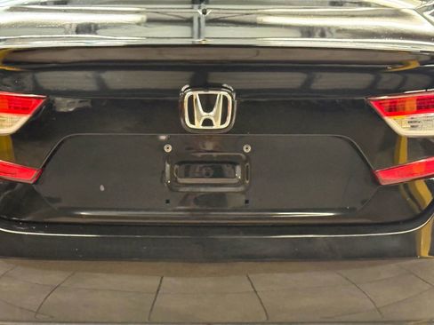 Used 2018 Honda Accord EX image 11