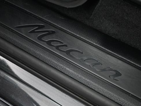 Certified 2023 Porsche Macan AWD/4WD image 33