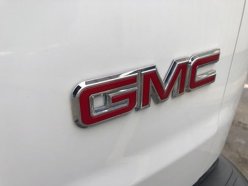Used 2024 GMC Savana 2500 w/ Driver Convenience Package image 15
