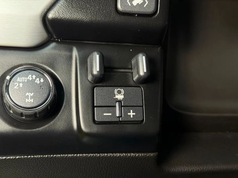 Used 2017 GMC Yukon XL SLT w/ Premium Edition AWD/4WD image 37