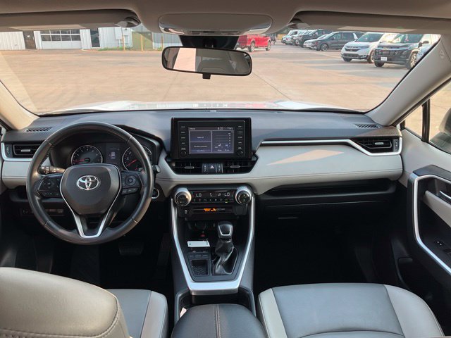 Used 2019 Toyota RAV4 XLE Premium FWD image 4