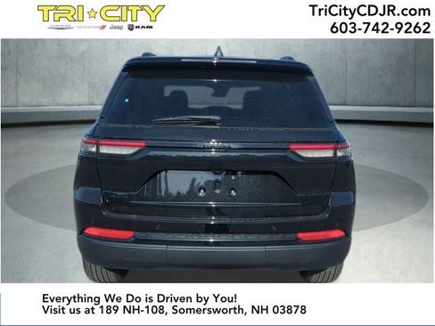 New 2025 Jeep Grand Cherokee Altitude image 7