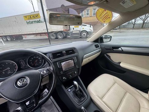 Used 2017 Volkswagen Jetta SE image 34