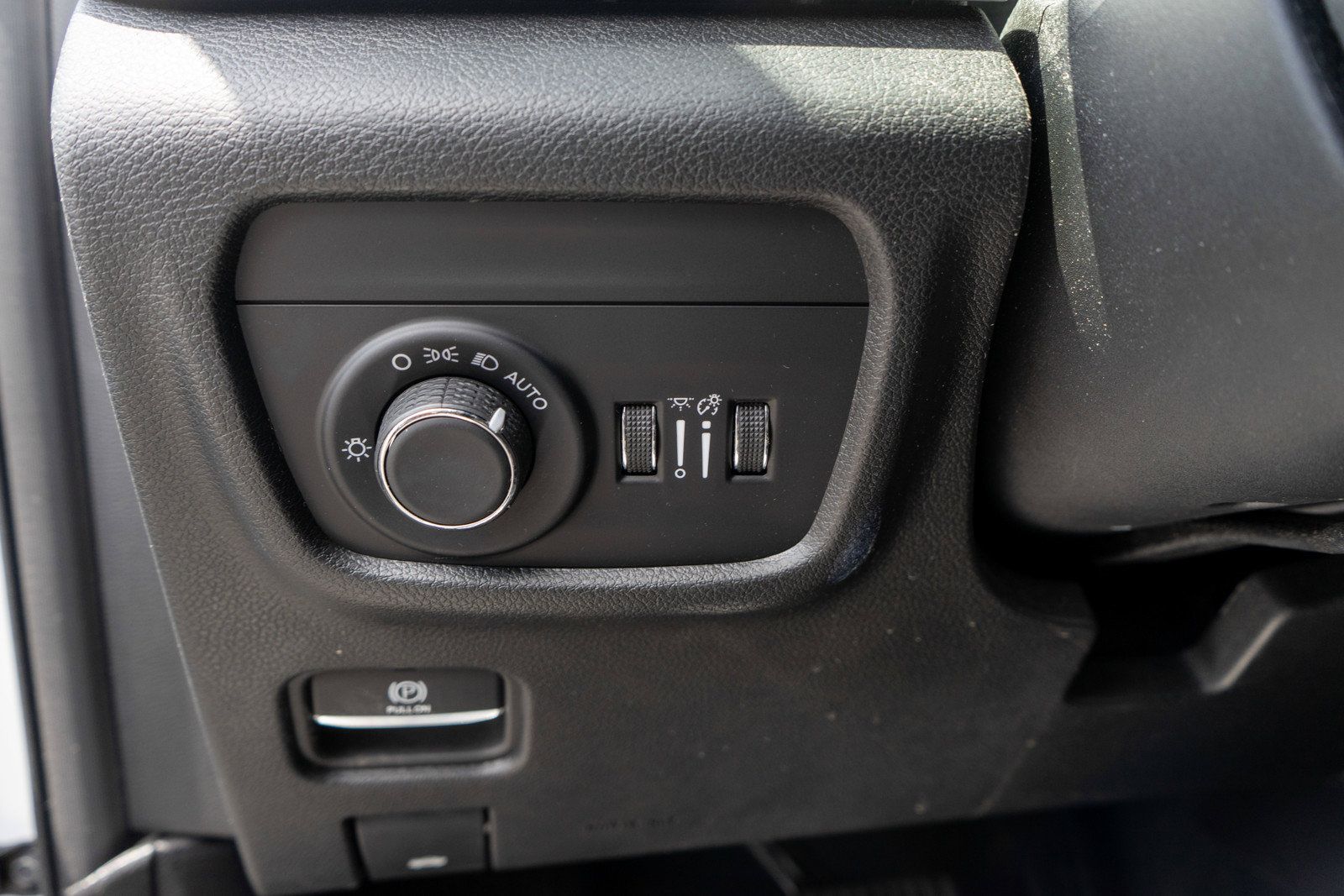 Used 2023 Jeep Grand Cherokee Altitude AWD/4WD image 16