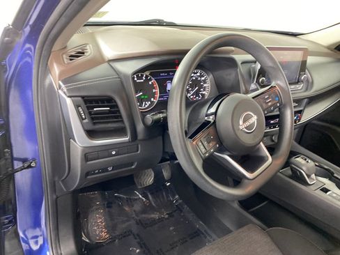 Used 2023 Nissan Rogue SV image 10