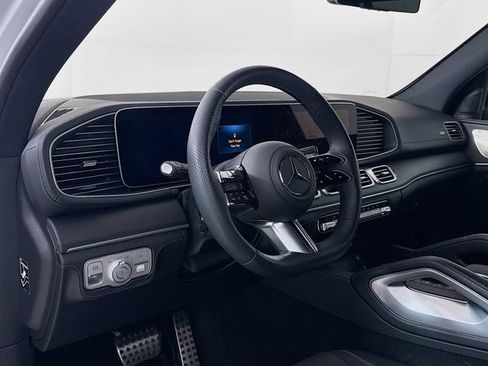 Used 2024 Mercedes-Benz GLS 450 4MATIC image 9