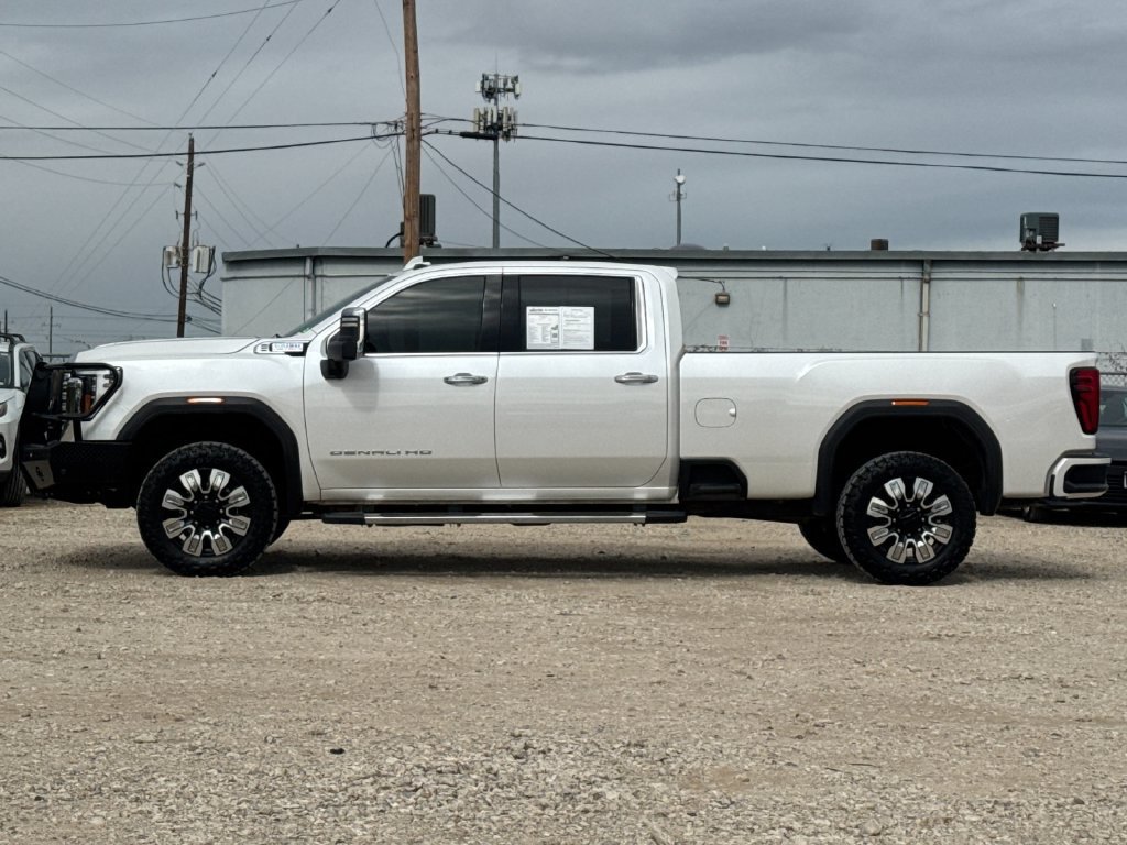 Used 2024 GMC Sierra 3500 Denali w/ Technology Package AWD/4WD image 3
