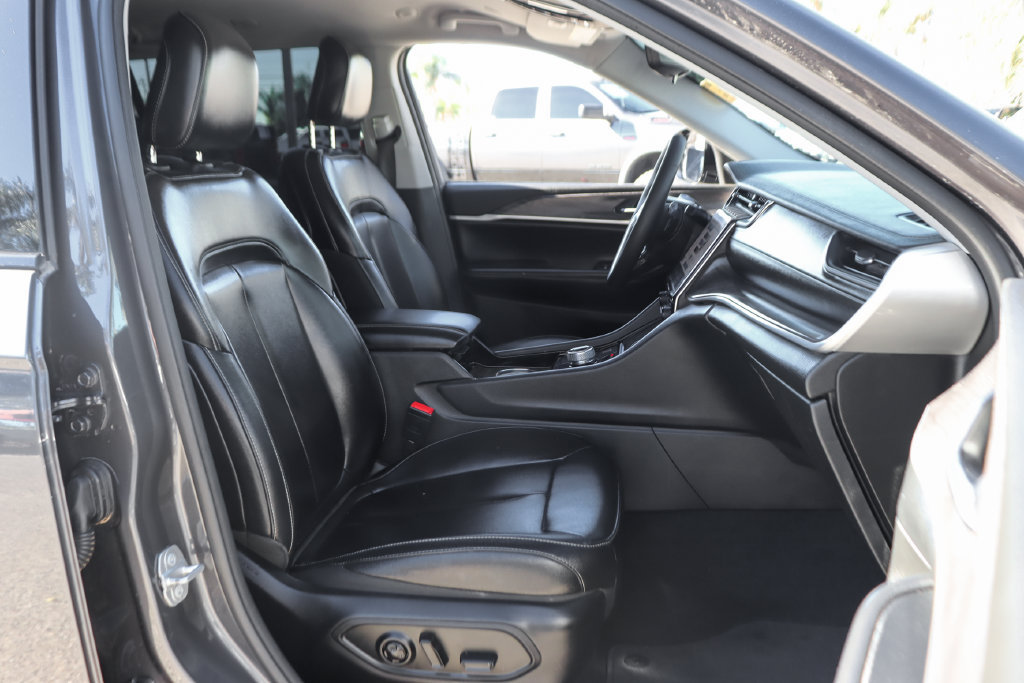 Used 2023 Jeep Grand Cherokee L Limited AWD/4WD image 42