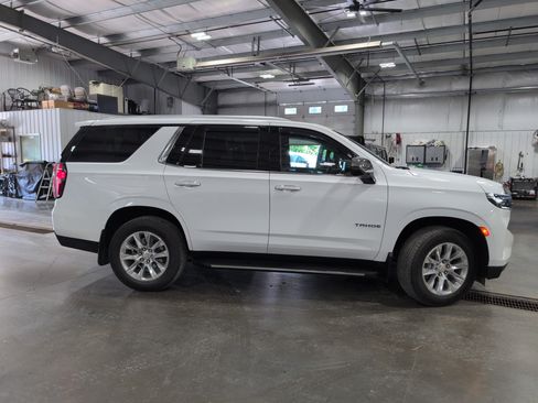 Used 2024 Chevrolet Tahoe Premier AWD/4WD image 2