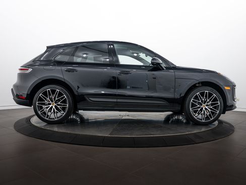 Certified 2026 Porsche Macan AWD/4WD image 8