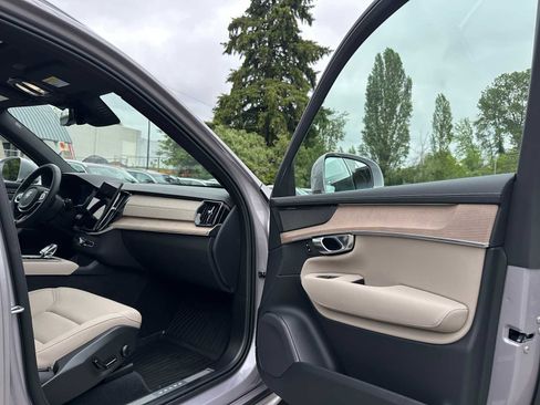 Used 2026 Volvo XC90 B6 Plus w/ Protection Package Premier AWD/4WD image 11
